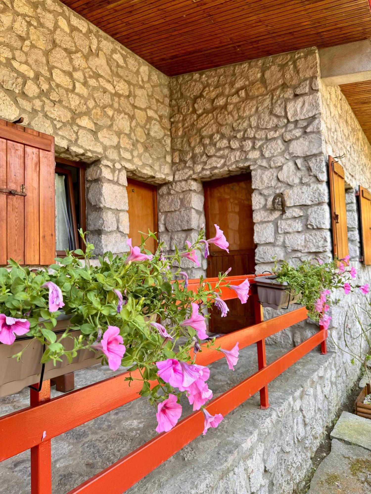 Villa Drago Chalet Oltre il Colle Exteriör bild